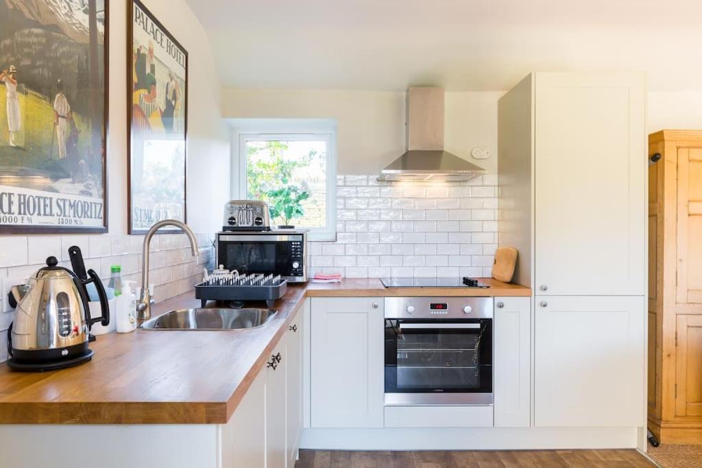 Charming Cottage Surrounded By Idyllic Garden In Peaceful Location In Central Charlbury Kültér fotó